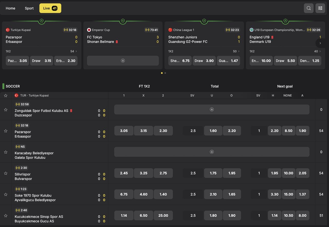 Seção de esportes ao vivo da Brazino777 em tema escuro, com partidas de futebol em andamento, placar e odds 1X2, total e próximo gol